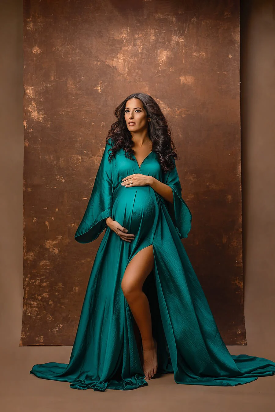 “Trendy Mom-to-Be: Keeping Up with Maternity Fashion Trends”